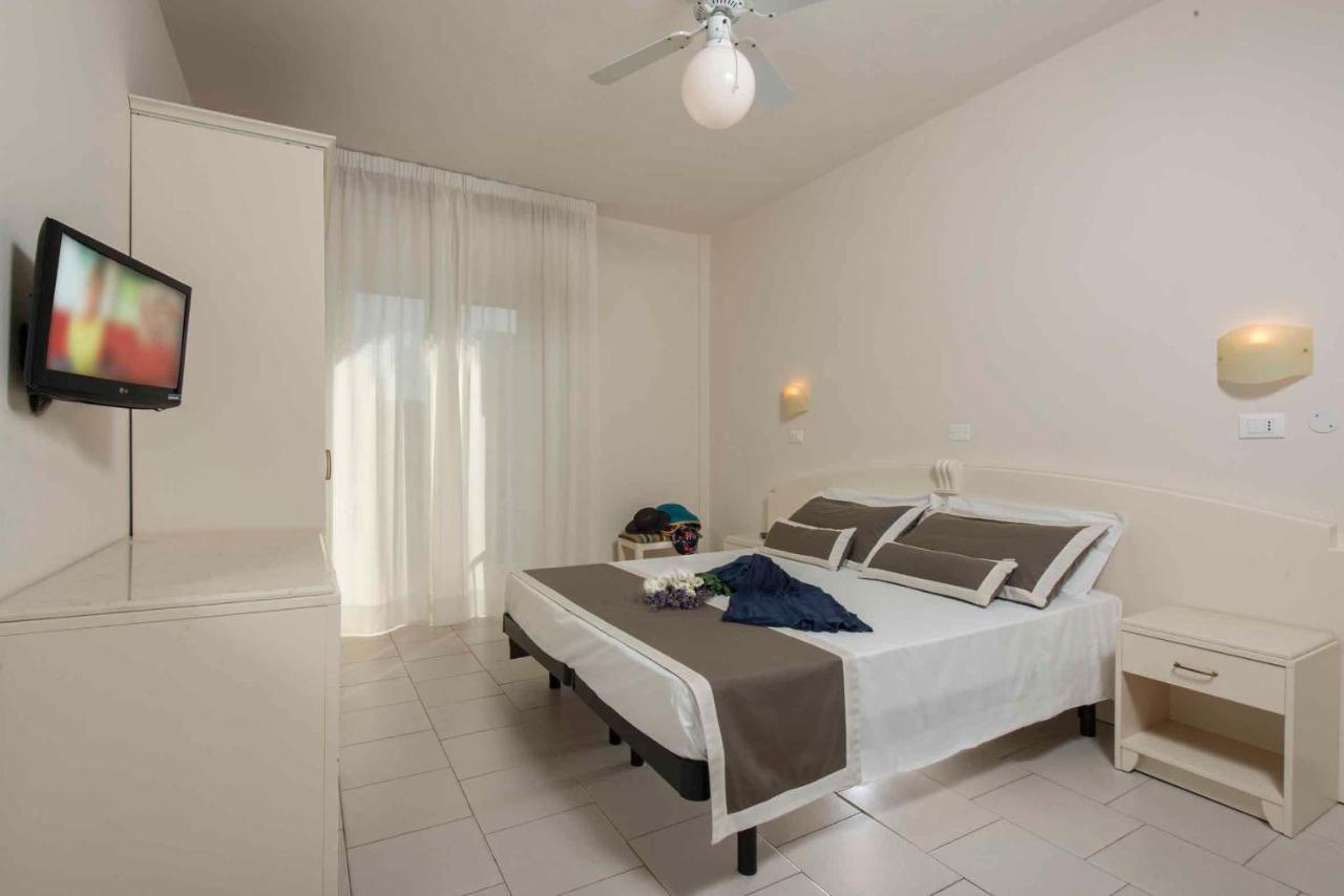 Standard Double or Twin Room,1195314877:JPEG
